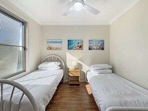 4 habitaciones, tabla de planchar con plancha, wifi y ropa de cama 