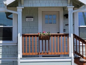 Exterior detail - #StayInMyDistrict Bluebird Cottage Coos Bay (Coos Bay)