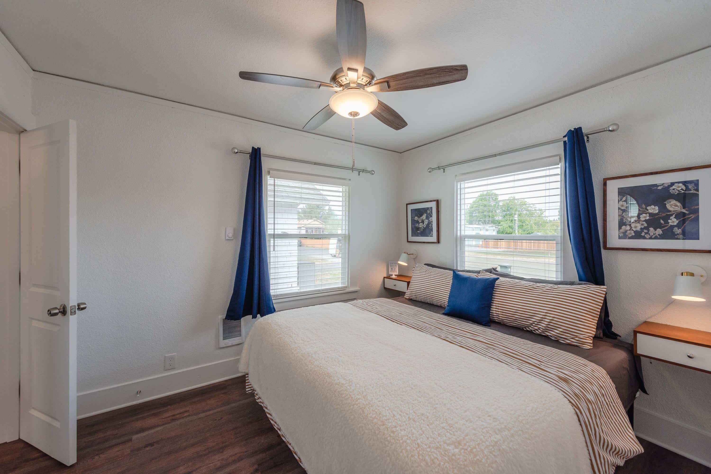 2 bedrooms, desk, iron/ironing board, travel crib