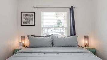 2 bedrooms, desk, iron/ironing board, WiFi