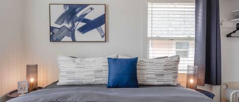 2 bedrooms, desk, iron/ironing board, WiFi