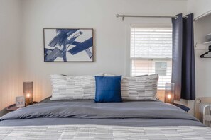 2 bedrooms, desk, iron/ironing board, WiFi - #StayinMyDistrict Zen Cottage Coos Bay (Coos Bay)