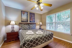 7 bedrooms, desk, iron/ironing board, travel crib