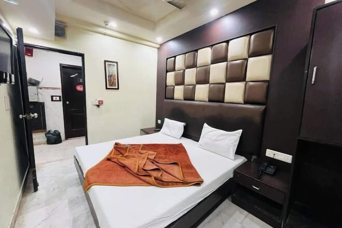 In-room safe, desk, blackout drapes, WiFi (free)