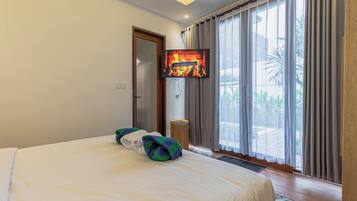 Vila | Cofres nos quartos, escrivaninha, ferros/tábuas de passar roupa