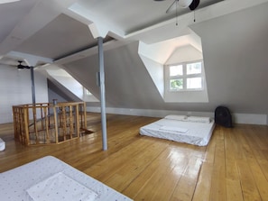 2 chambres, bureau, rideaux occultants, lits pliants/supplémentaires