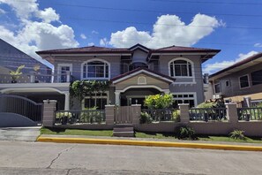 Mặt tiền nơi lưu trú