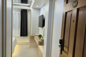 Habitació superior | Minibar, escriptori, wifi gratuïta i roba de llit