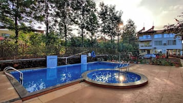 Piscine extérieure