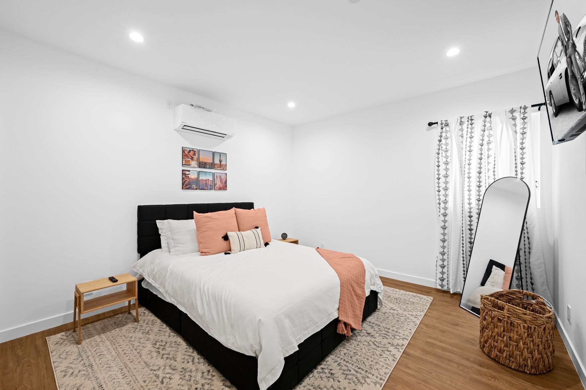 Modern 1-bedroom apartment near LACMA. 5 minutes to Rodeo Drive! Unit #2