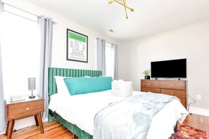 3 Schlafzimmer, Schreibtisch, Bügeleisen/Bügelbrett, kostenloses WLAN