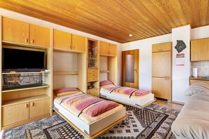 1 bedroom, iron/ironing board, free WiFi, bed sheets