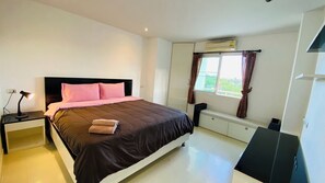 2 Schlafzimmer, Schreibtisch, Bügeleisen/Bügelbrett, WLAN