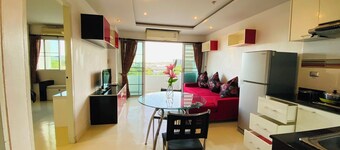 Cozy 2-bedroom condo in Phuket Town with AC, WiFi