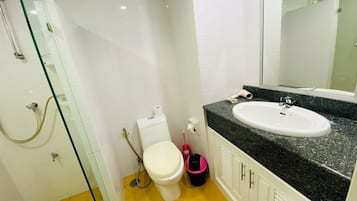 Doccia, asciugacapelli, bidet, asciugamani