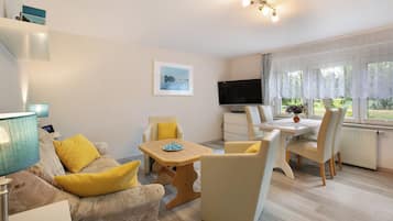 TV, lettore DVD, tavolo da ping pong, impianto stereo