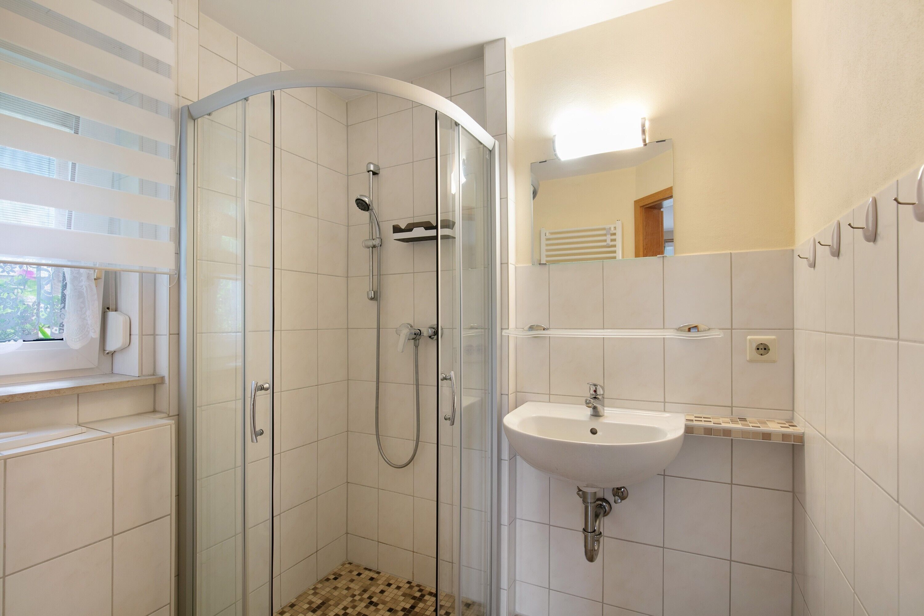 Een douche, een haardroger, handdoeken