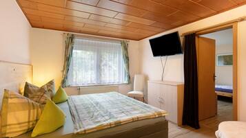 3 bedrooms, free WiFi, bed sheets