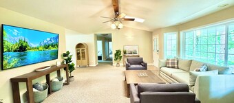 Spacious Yosemite Lodge –Arcades + EV Charger + 3B2B + Private 1 Acre +Game Room