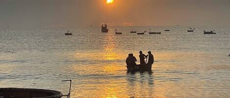 En la playa, arena blanca