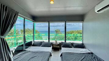 Quadruple Room | Individually furnished, desk, soundproofing, free WiFi