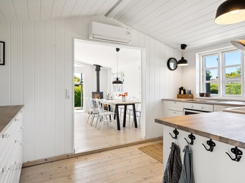 "Kim" - 250m from the sea by Interhome