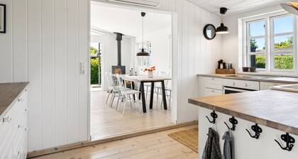 "Kim" - 250m from the sea by Interhome