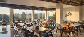 Goroomgo Portola Hotel By Parkside Dharamshala