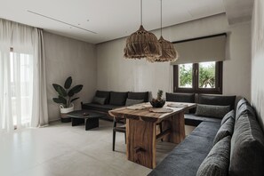 Smart TV, video-game console, table tennis, books - Viràn Villa, Serene Escape with Eco Pool & Spa Whirlpool (9J98+39G Viranepiskopi, Greece)