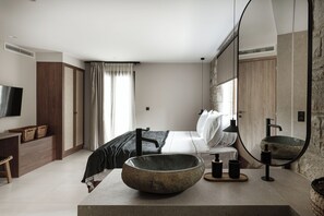 7 bedrooms, in-room safe, iron/ironing board, travel cot - Viràn Villa, Serene Escape with Eco Pool & Spa Whirlpool (9J98+39G Viranepiskopi, Greece)