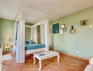 2 عدّة غرف نوم وواي فاي وملاءات أسرّة