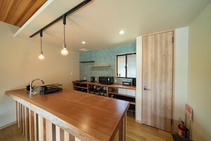 Basic House | Private kitchen | Fridge, microwave, toaster, rice cooker