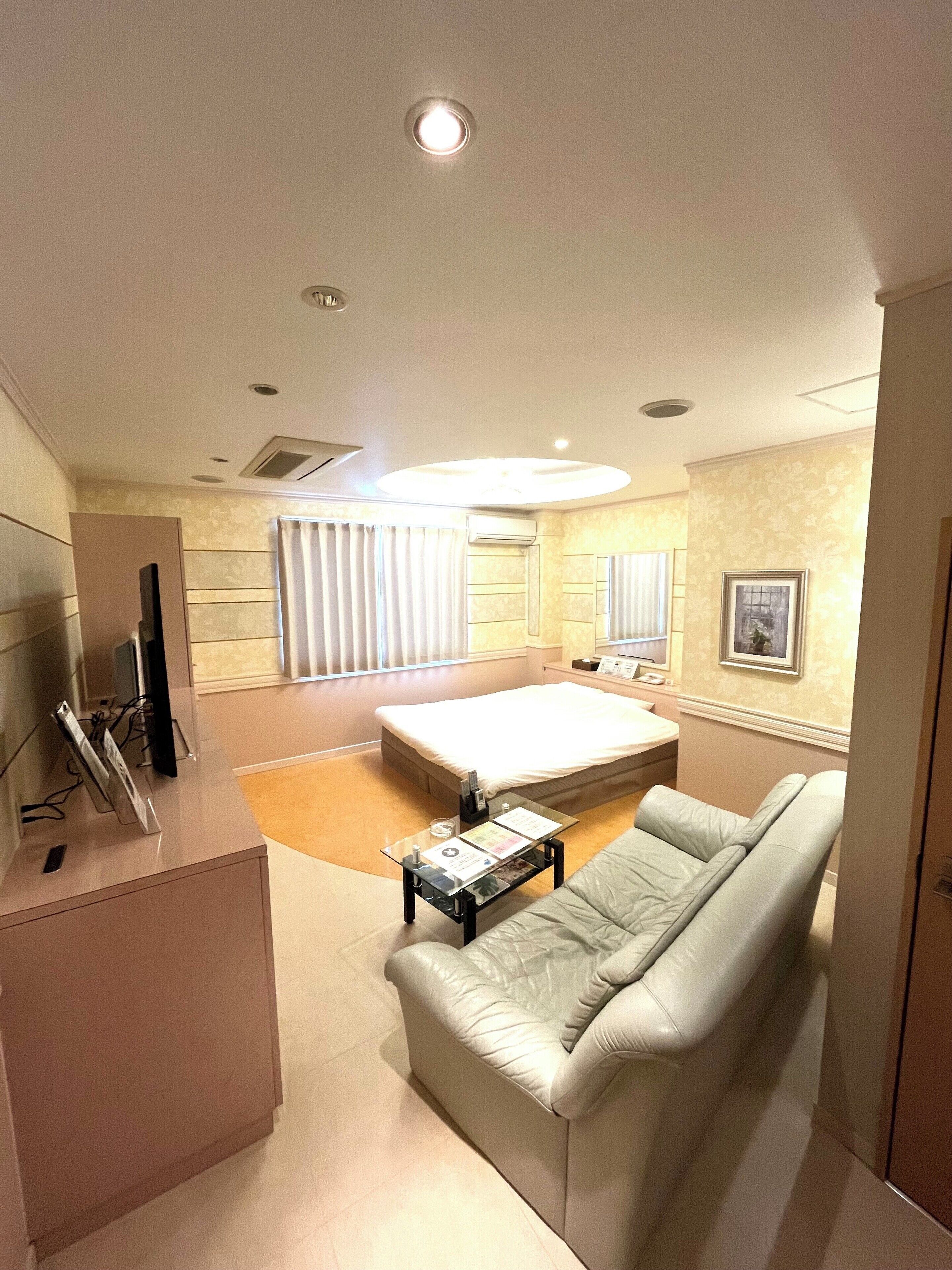 ห้องดีลักซ์สวีท (Smoking) | ผ้านวมขนเป็ด, ห้องพักตกแต่งอย่างมีเอกลักษณ์, ตกแต่งพิเศษโดยเฉพาะ