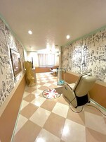 Deluxe Room, Smoking | Living area | 50-inch flat-screen TV with digital channels, Netflix, Hulu