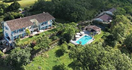 Maison Oléa - Chambre d'hÎtes "Les Pivoines" avec vue sur la vallée de la VézÚre