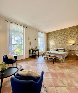 2 bedrooms, WiFi, bed sheets - Maison Oléa - "Les Pivoines" bed and breakfast overlooking the Vézère valley (Le Bugue)