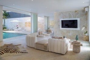 Villa | Wohnbereich | Flachbildfernseher