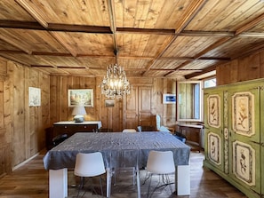 Interior - Swiss Alpine Retreat & View near Martigny (Salvan)