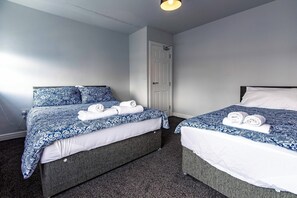 4 Schlafzimmer, Bügeleisen/Bügelbrett, kostenloses WLAN