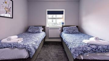 4 Schlafzimmer, Bügeleisen/Bügelbrett, kostenloses WLAN
