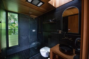Dusche, Haartrockner, Handtücher