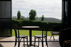 Outdoor dining - Two One Bedroom Cabins (Bangalow)