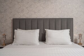 Premium bedding, down duvets, individually furnished, desk - SV Stable Visitor Hotel (Tashkent)