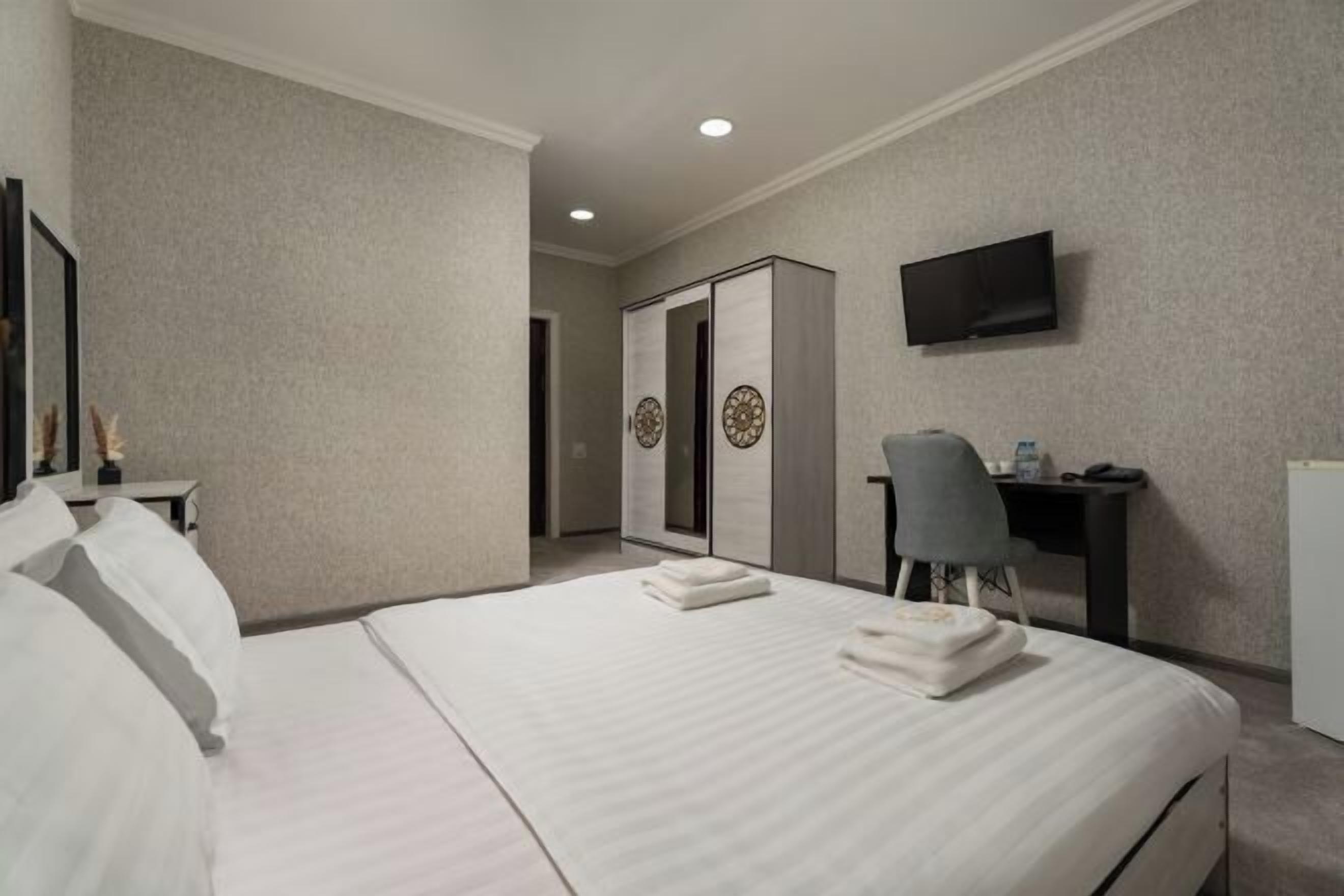 Premium bedding, down comforters, individually furnished, desk