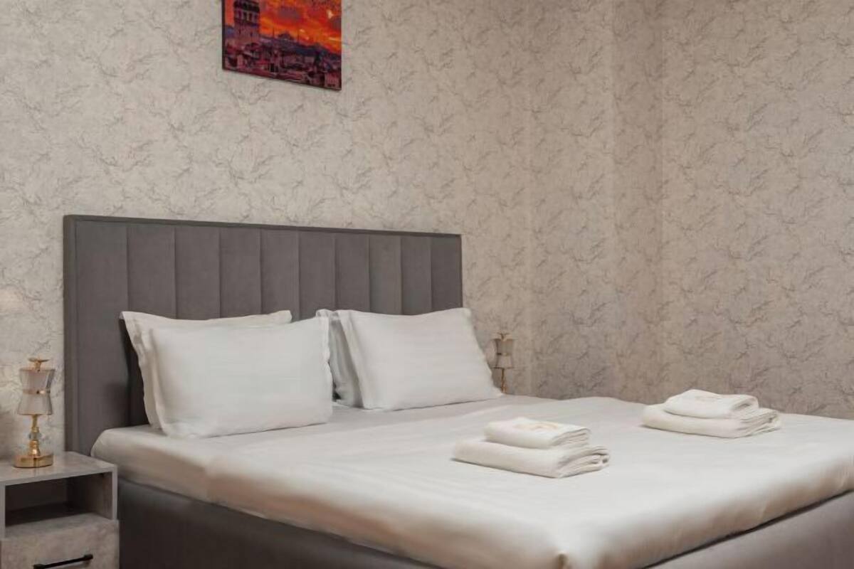 Peralatan tempat tidur premium, gebar bulu kapas, meja 