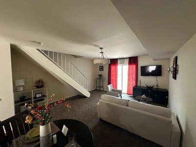 Clean, spacious Condo, Weekly Rental Discounts