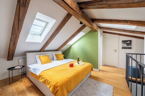 3 bedrooms, free WiFi - Duplex apartment on Soukenicka (Prague)