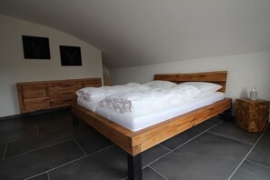 3 dormitorios, tabla de planchar con plancha, wifi gratis y ropa de cama