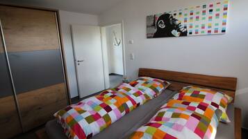2 bedrooms, iron/ironing board, free WiFi, bed sheets