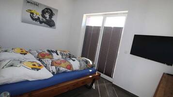 2 bedrooms, iron/ironing board, free WiFi, bed sheets